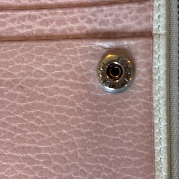 Gucci Marmot White Pebbled Leather Zip Wallet with Gold Bow Accent EUC - Picture 5 of 9